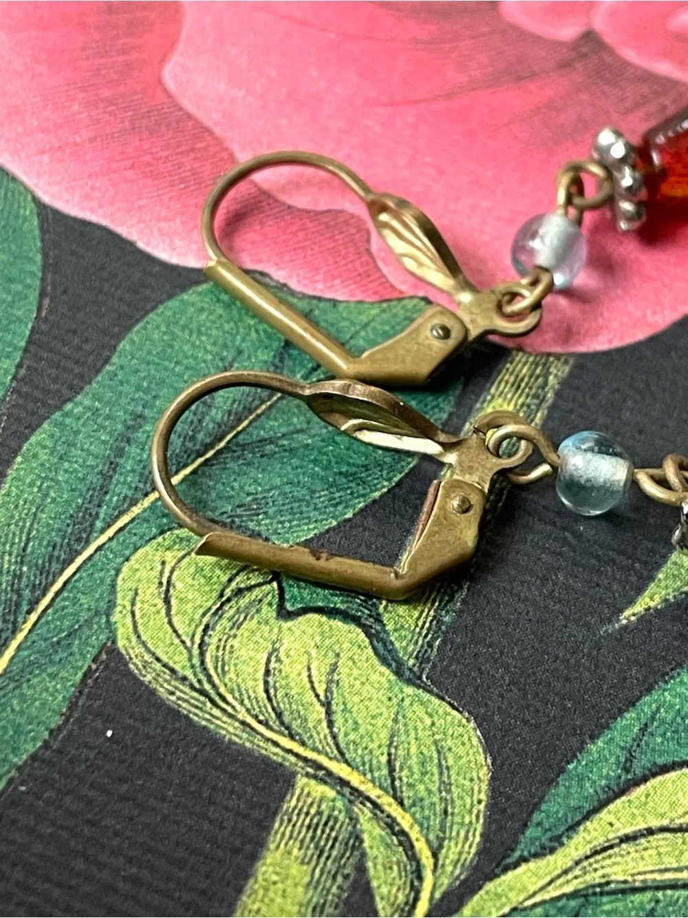 Vintage brasstone & amber/honey art glass teardrop dangle earrings boho